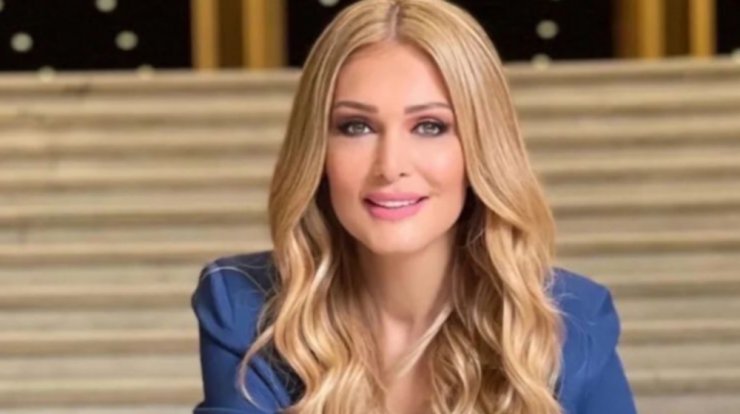 Νατάσα Θεοδωρίδου: Επιστράτευσε το γυναικείο της σόι για μια οικογενειακή φωτογραφία!