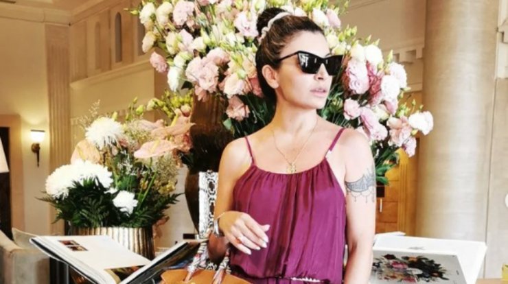 Μαρία Ιωάννου: Στο γήπεδο με τα τακούνια ρίχνει σουτ! [βίντεο]