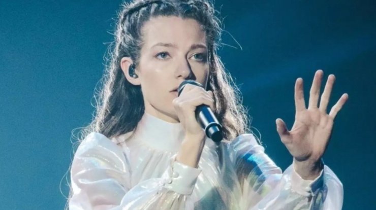 Αμάντα: Η ρατσιστική ερώτηση που έφερε σε δύσκολη θέση την εκπρόσωπο της Ελλάδας στην Eurovision 