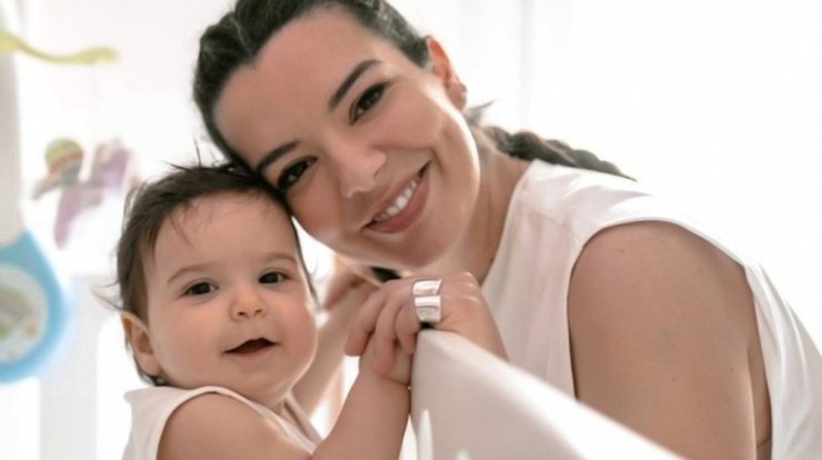 Νικολέττα Ράλλη: Μητέρα και κόρη φόρεσαν το ίδιο μαγιό και μας "τράβηξαν" την προσοχή! [εικόνα]