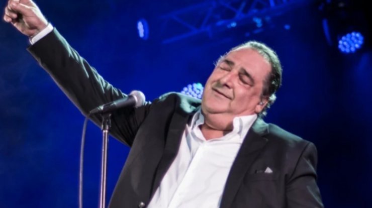 Ξανά στο νοσοκομείο ο Βασίλης Καρράς - Δύσκολες ώρες για τον τραγουδιστή