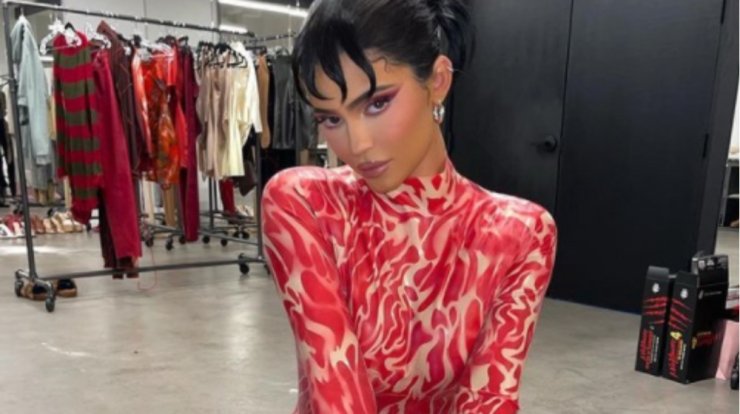 Γέννησε η Kylie Jenner και αυτή είναι η πρώτη φωτογραφία!