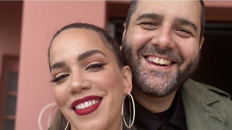 Κατερίνα Στικούδη: Το γλυκό φιλί στον σύζυγό της που τον αιφνιδίασε [βίντεο]