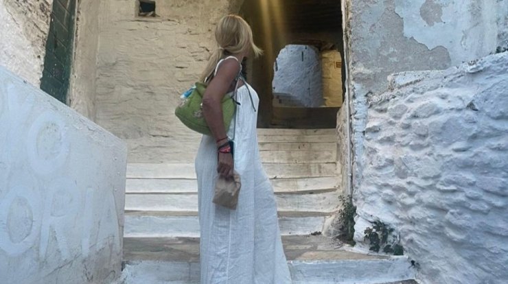 Επώνυμη Ελληνίδα εξομολογείται: "Τάιζα πολύ τους συντρόφους μου για να τους παχύνω γιατί ζήλευα" [βίντεο]