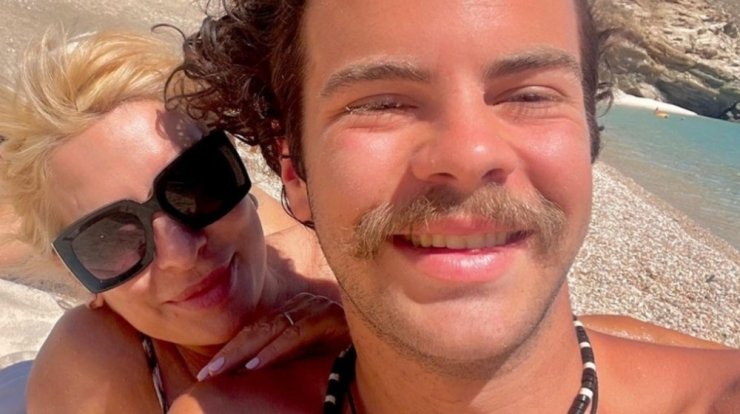 Ελένη Μενεγάκη: Ο γιος της, Άγγελος, βρέθηκε στο πλατό της εκπομπής της [εικόνες]