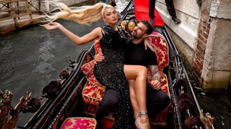 Ιωάννα Τούνη - Δημήτρης Αλεξάνδρου: Τα πρώτα πλάνα κατά την έξοδό τους από το μαιευτήριο χωρίς τον γιο τους [εικόνες & βίντεο]