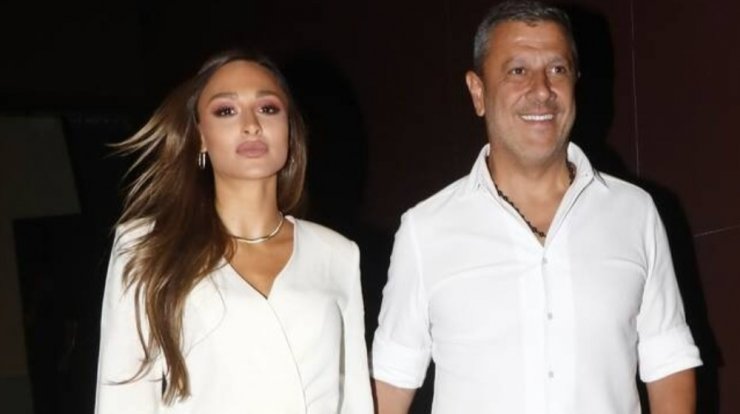 Ναυσικά Παναγιωτακοπούλου: Το εντυπωσιακό πάρτι - έκπληξη από τον σύντροφό της με "καυτά" φιλιά [βίντεο] 