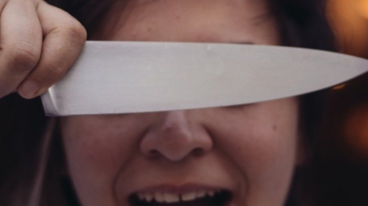 Γνωστή Ελληνίδα μιλά για την κακοποίηση από την πρώην σύντροφό της: "Έχασα την όρασή μου για δύο μήνες" [βίντεο]