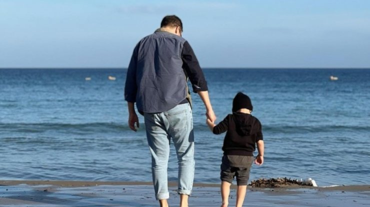 Έλληνας παρουσιαστής βγήκε με το νεογέννητο μωρό του στην εκπομπή του