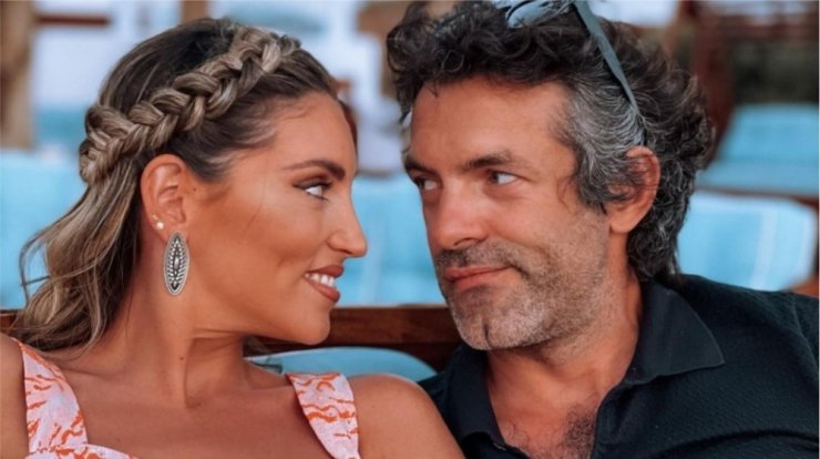 Αθηνά Οικονομάκου: Το ρομαντικό στιγμιότυπο μαζί με τον σύζυγό της στην Κρήτη [εικόνα]