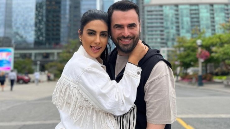 Γιώργος Παπαδόπουλος - Γαλάτεια Βασιλειάδη: Οικογενειακώς στη σχολική γιορτή του γιου τους [εικόνα]