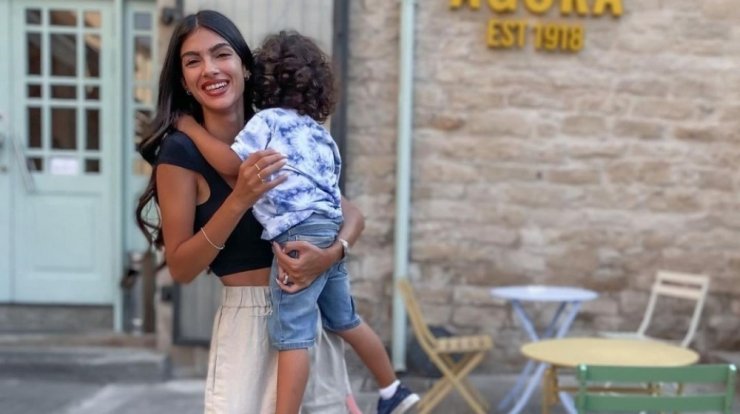 Άντρεα Κυριάκου: Εξομολογείται για ποιο λόγο πήρε την απόφαση να δημοσιεύσει το πρόσωπο του γιου της [βίντεο]