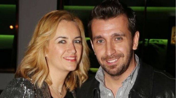 Θάνος Πετρέλης: Του πετούσαν εσώρουχα στην σκηνή και η σύζυγός του τράβαγε βίντεο τη στιγμή [βίντεο]