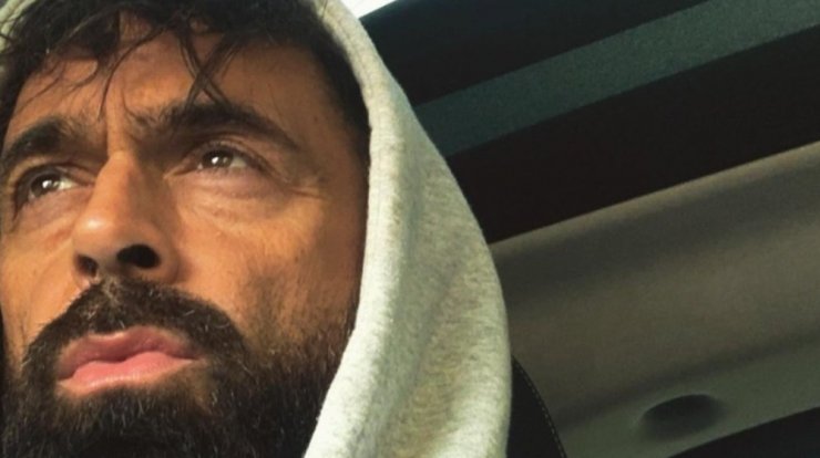 Bo: Στέλνει φιλί στη σύντροφό του, Καρολίνα, βλέποντας την μέσα από την τηλεόραση [εικόνα]