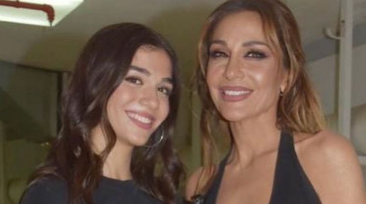 Δέσποινα Βανδή: Το δημόσιο ευχαριστώ στην κόρη της για τη συνεργασία τους on stage [εικόνες]