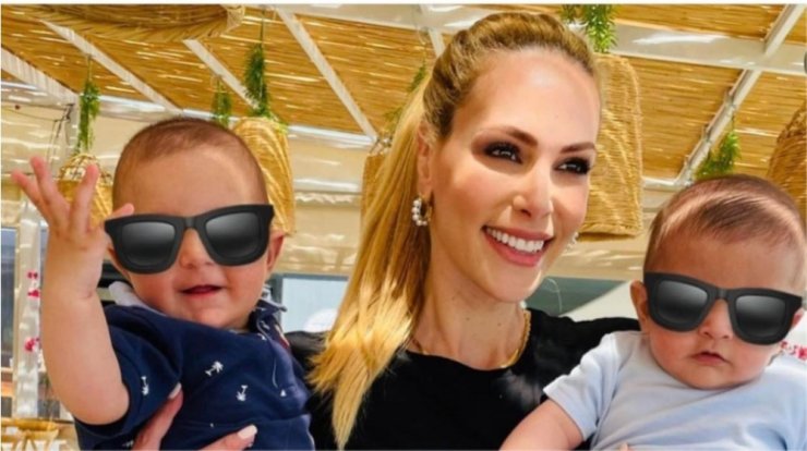 Στέλλα Δημητρίου: Έκανε το πρώτο αεροπορικό ταξίδι με τα αγόρια της [εικόνες]