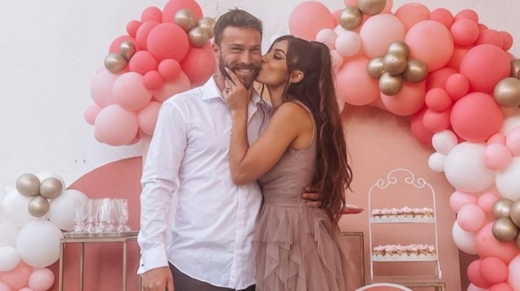 Στέφανος Μιχαήλ: Η ρομαντική "ανθοδέσμη" που πρόσφερε στη σύντροφό του από...καππάρι [βίντεο]