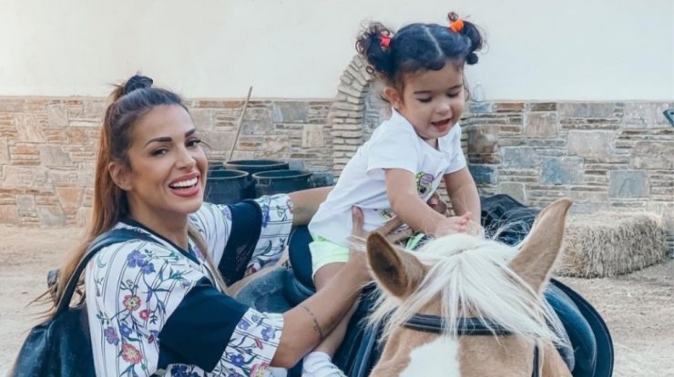 Ελένη Χατζίδου: Απαθανάτισε την κόρη της μέσα στην κουζίνα σε ρόλο chef [βίντεο]