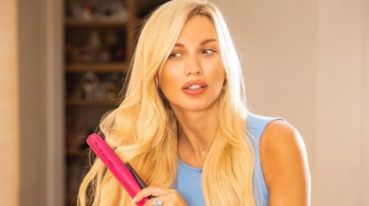 Κωνσταντίνα Σπυροπούλου: Σε προχωρημένη εγκυμοσύνη ποζάρει με το μαγιό της [εικόνες]