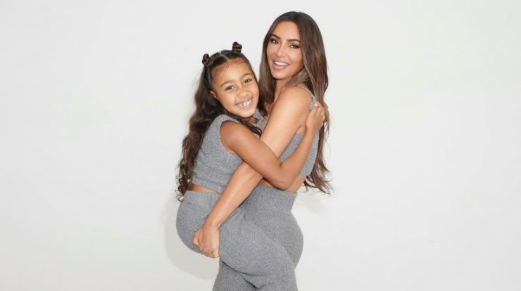 Κim Kardashian: Δεν φαντάζεστε τι της έγραψε η κόρη της στο χαρτί τουαλέτας [εικόνα] 