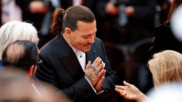 Johnny Depp: Δάκρυσε από συγκίνηση όταν το κοινό χειροκροτούσε για επτά λεπτά