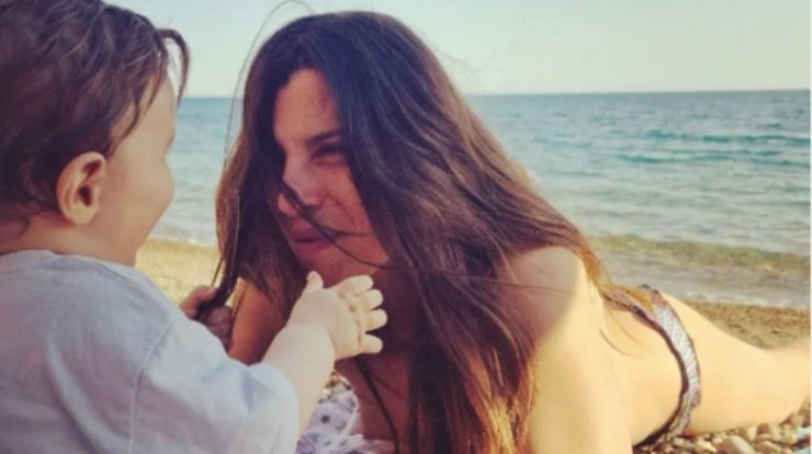 Αντωνία Χαραλάμπους: H εικόνα του γιου της αγκαλιά με τον σύντροφό της που μοιράστηκε μαζί μας