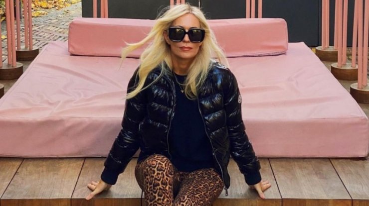 Μαρία Μπακοδήμου: Ταξίδι - αστραπή στο Άμστερνταμ για χάρη του γιου της [εικόνες]