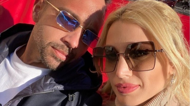 Κωνσταντίνα Σπυροπούλου: Τα τρυφερά φιλιά με τον σύντροφό της μπροστά από την "Fontana di Trevi"! [εικόνες]