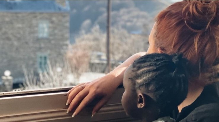 Σίσσυ Χρηστίδου: Ποζάρει αγκαλιά μαζί με τη βαφτιστήρα της, Ada [εικόνα]