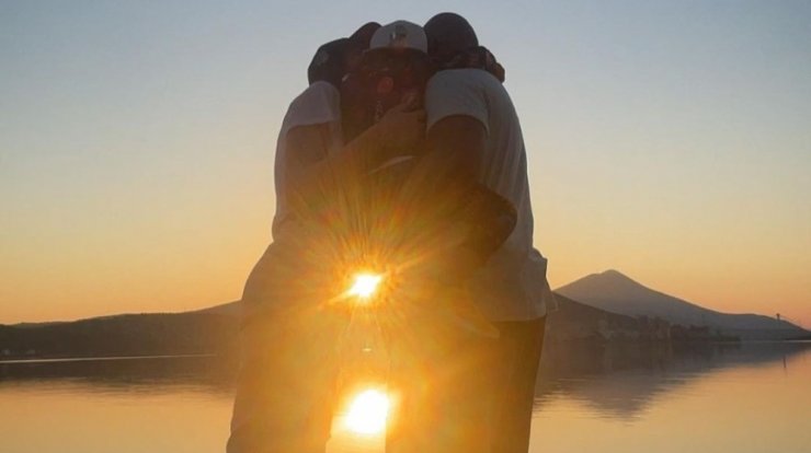 Έλληνας τραγουδιστής αναφέρει: "Αν δεν υπήρχε ο γιος μου θα ήμουν με φάρμακα" [βίντεο]