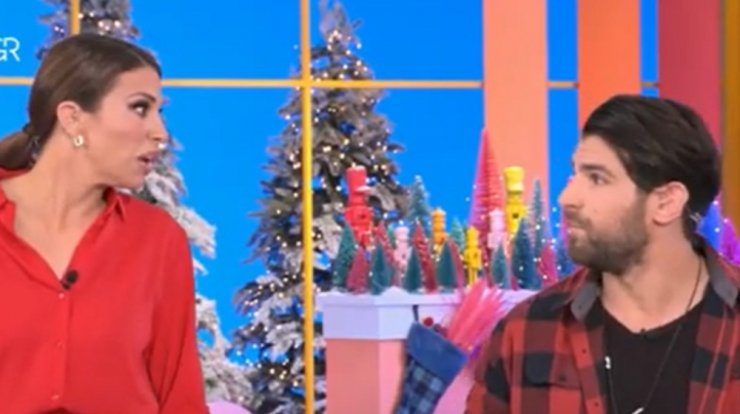 Ελένη Χατζίδου σε Ετεοκλή Παύλου: "Χθες πάλι στον καναπέ κοιμήθηκες - Είναι πρόβλημα" [βίντεο]