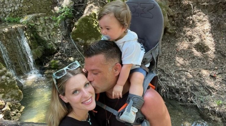 Κώστας Σόμμερ - Βαλεντίνη Παπαδάκη: Ξέγνοιαστες στιγμές στην πισίνα μαζί με τον γιο τους [εικόνες]