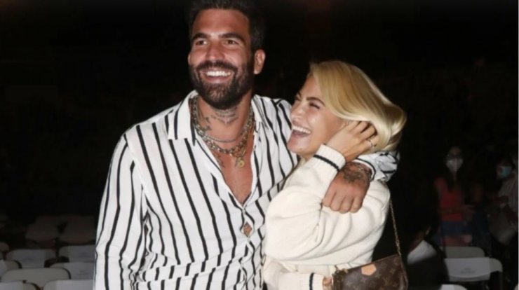 Τούνη - Αλεξάνδρου: Έκαναν την πρώτη βόλτα με τον μπέμπη τους [βίντεο]