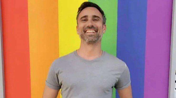 Γιώργος Καπουτζίδης: Φόρεσε τακούνια στη σκηνή του Athens Pride [βίντεο] 