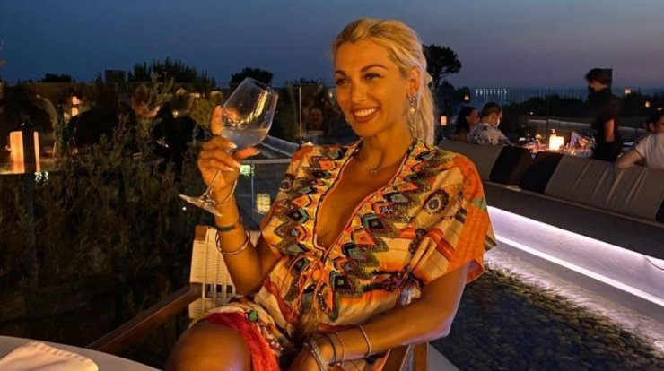 Κωνσταντίνα Σπυροπούλου: Δημοσίευσε ολόσωμες εικόνες της μετά την είδηση εγκυμοσύνης της