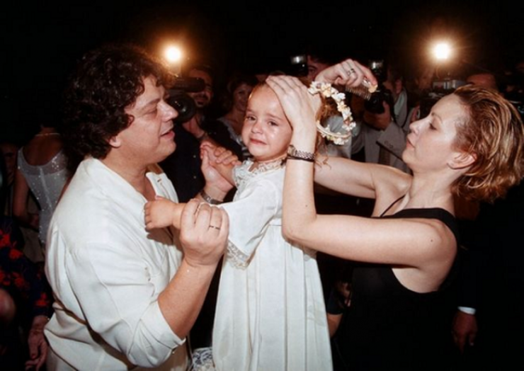 Η κόρη του Βλάσση Μπονάτσου, Zένια μιλά πρώτη φορά για τον θάνατο του πατέρα της και συγκλονίζει [βίντεο]