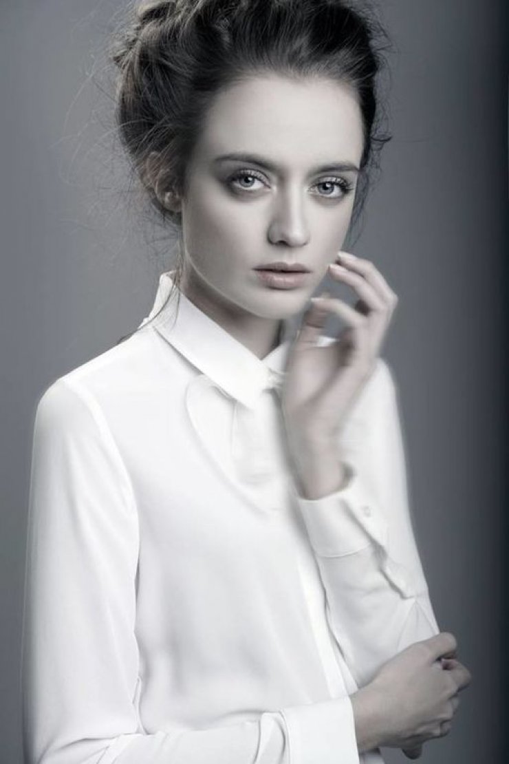 Ελίζαμπεθ Αρώνη: Η Ελληνίδα που φωτογραφήθηκε για τη Vogue είναι από την Κρήτη