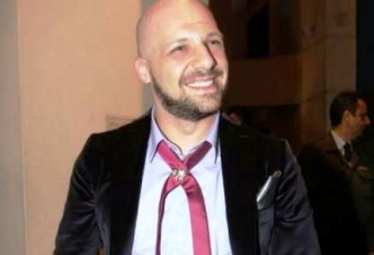 Δείτε τον Νίκο Μουτσινά στην εφηβεία