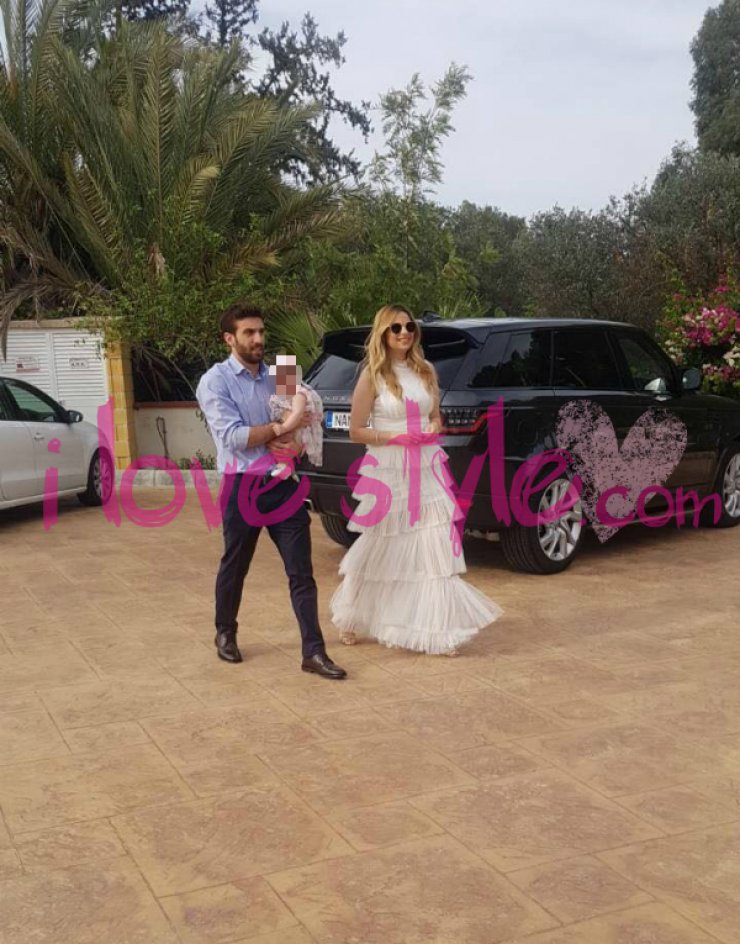 Χριστιάνα Αριστοτέλους: Οι ομοιότητες του φορέματος που επέλεξε στη βάφτιση της κόρης της με εκείνο του γάμου της