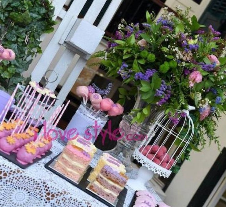 Η βάπτιση της κορούλας επώνυμου ζευγαριού της Λευκωσίας με νονά Κύπρια σχεδιάστρια!