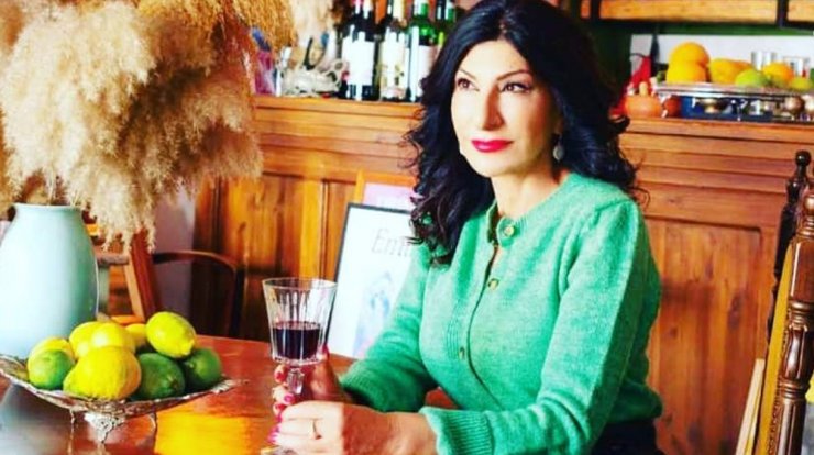 Βαλεντίνα Σοφοκλέους: Το ιδαίτερο χριστουγεννιάτικο δέντρο που σκέφτεται να στολίσει μετά τα εσώρουχα [βίντεο]