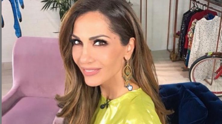 Δέσποινα Βανδή: Μας έβαλε στη μοντέρνα κουζίνα του σπιτιού της!