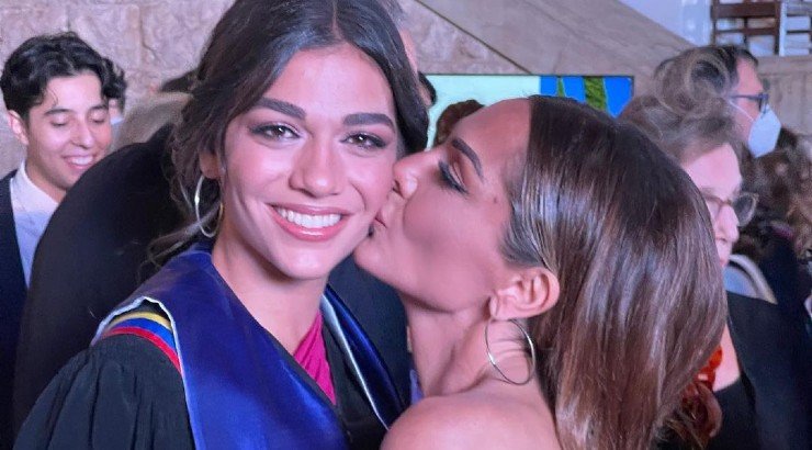 Δέσποινα Βανδή: Συνόδευσε την κόρη της για σπουδές στην Αγγλία! 