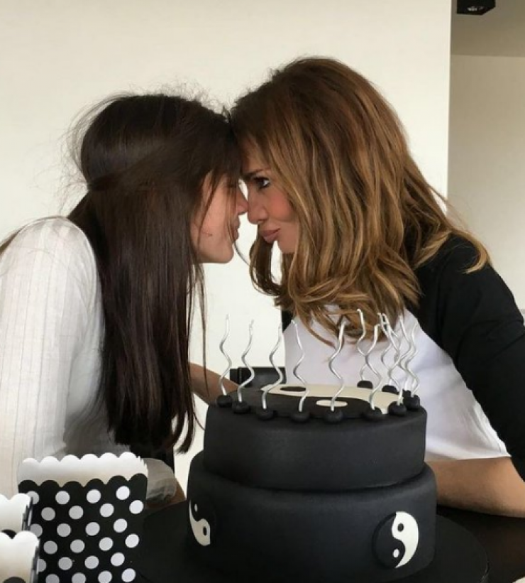 Η Δέσποινα Βανδή πόσταρε για πρώτη φορά φωτογραφία της 13χρονης κόρης της που μας δείχνει το πρόσωπό της!