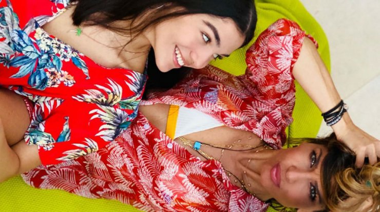 Δέσποινα Βανδή: Η selfie στην παραλία μαζί με την κόρη της [εικόνα]