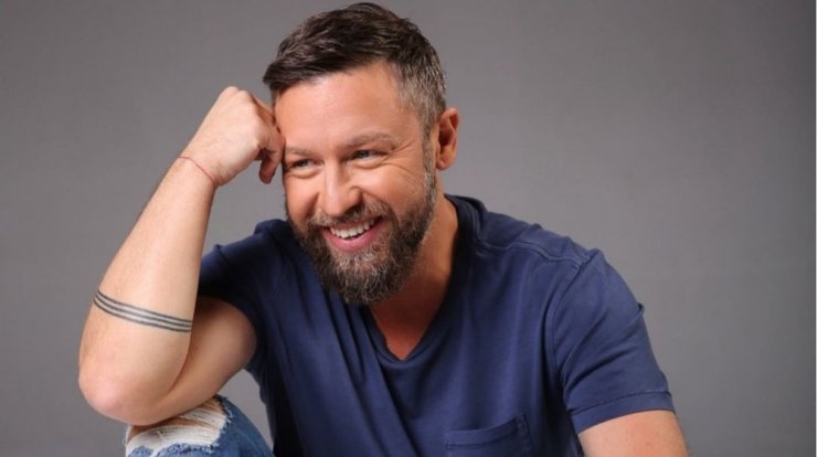 Γιάννης Βαρδής: Γιόρτασε τα γενέθλια του στην αγκαλιά των παιδιών του [εικόνα]