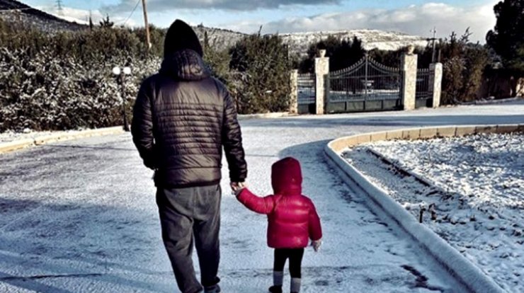 Η σύζυγος επώνυμου Έλληνα μας έδειξε για πρώτη φορά τη φουσκωμένη της κοιλίτσα!