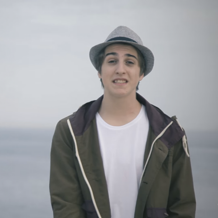 Ο γιος κορυφαίου Έλληνα τραγουδιστή ακολουθεί τα βήματά του!