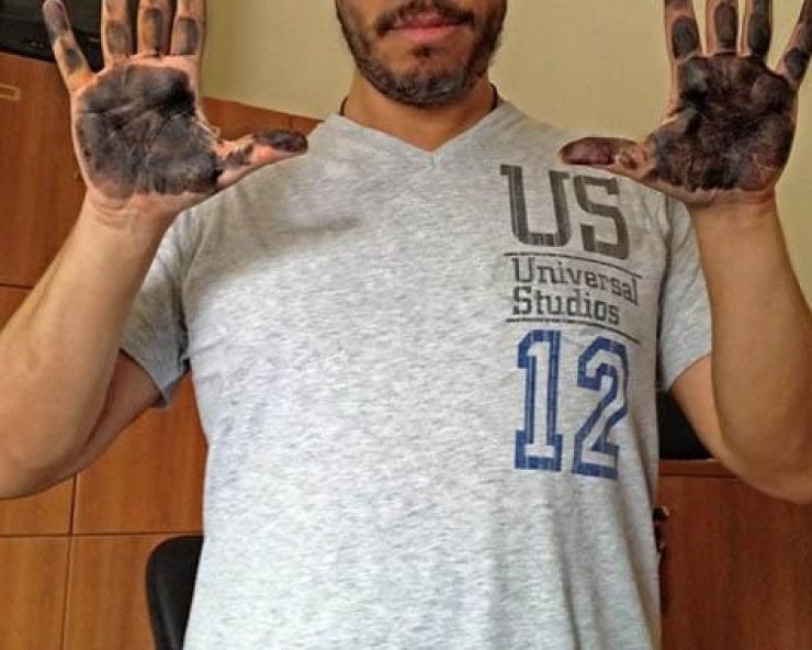 Πήραν δαχτυλικά αποτυπώματα από γνωστό Έλληνα τραγουδιστή!