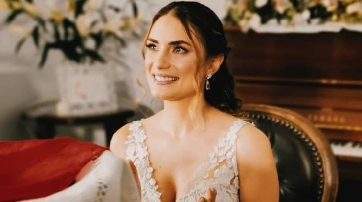 Βαρβάρα Χριστοφή: Ανέβηκε τα σκαλιά της εκκλησίας με τον αγαπημένο της! 